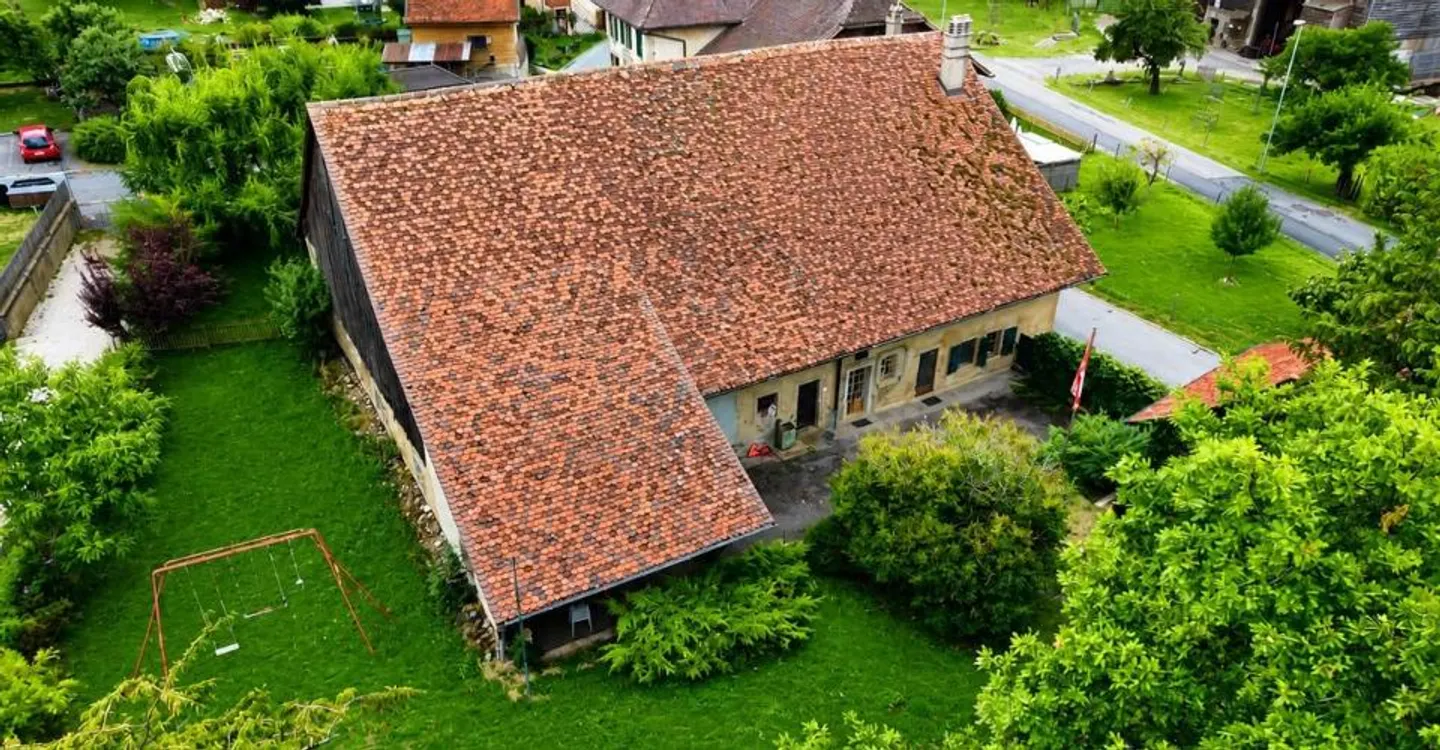 Rare opportunity in Villars-Mendraz, a property to reinvent - Photo 1 of 8