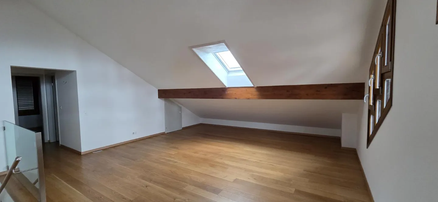 Superb and unique duplex apartment in the attic in Bernex - Photo 11 of 17