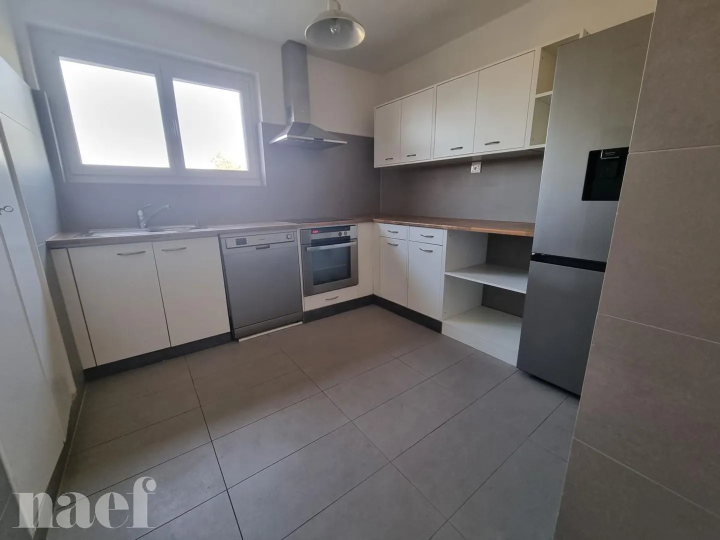 4 Zimmer kürzlich renoviert in der Nähe des Zentrums mit Balkon - Foto 2 von 13