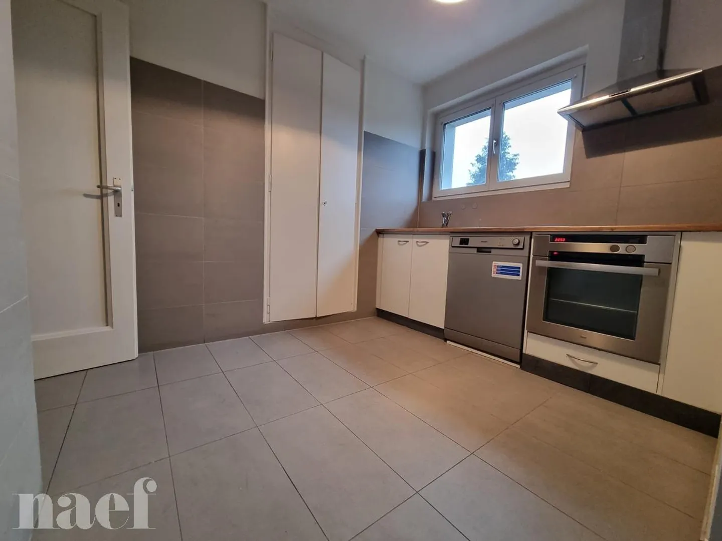 4 Zimmer kürzlich renoviert in der Nähe des Zentrums mit Balkon - Foto 3 von 13