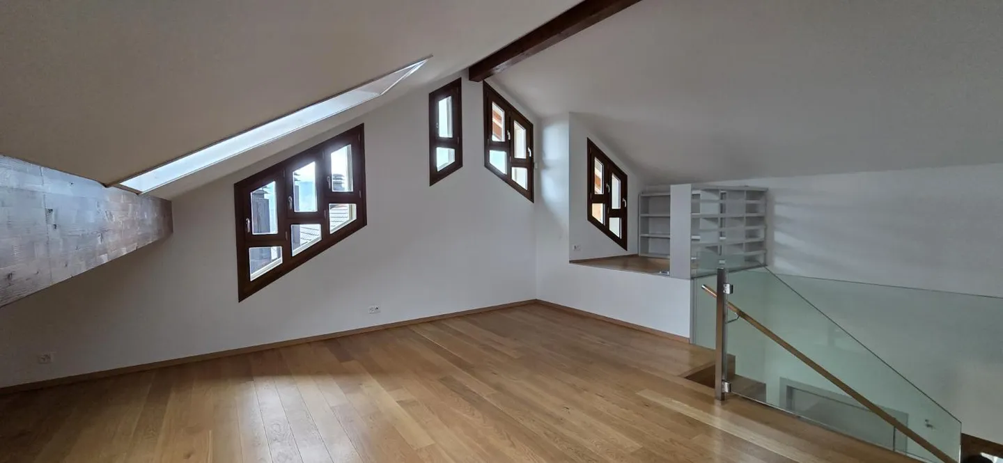 Superb and unique duplex apartment in the attic in Bernex - Photo 14 of 17
