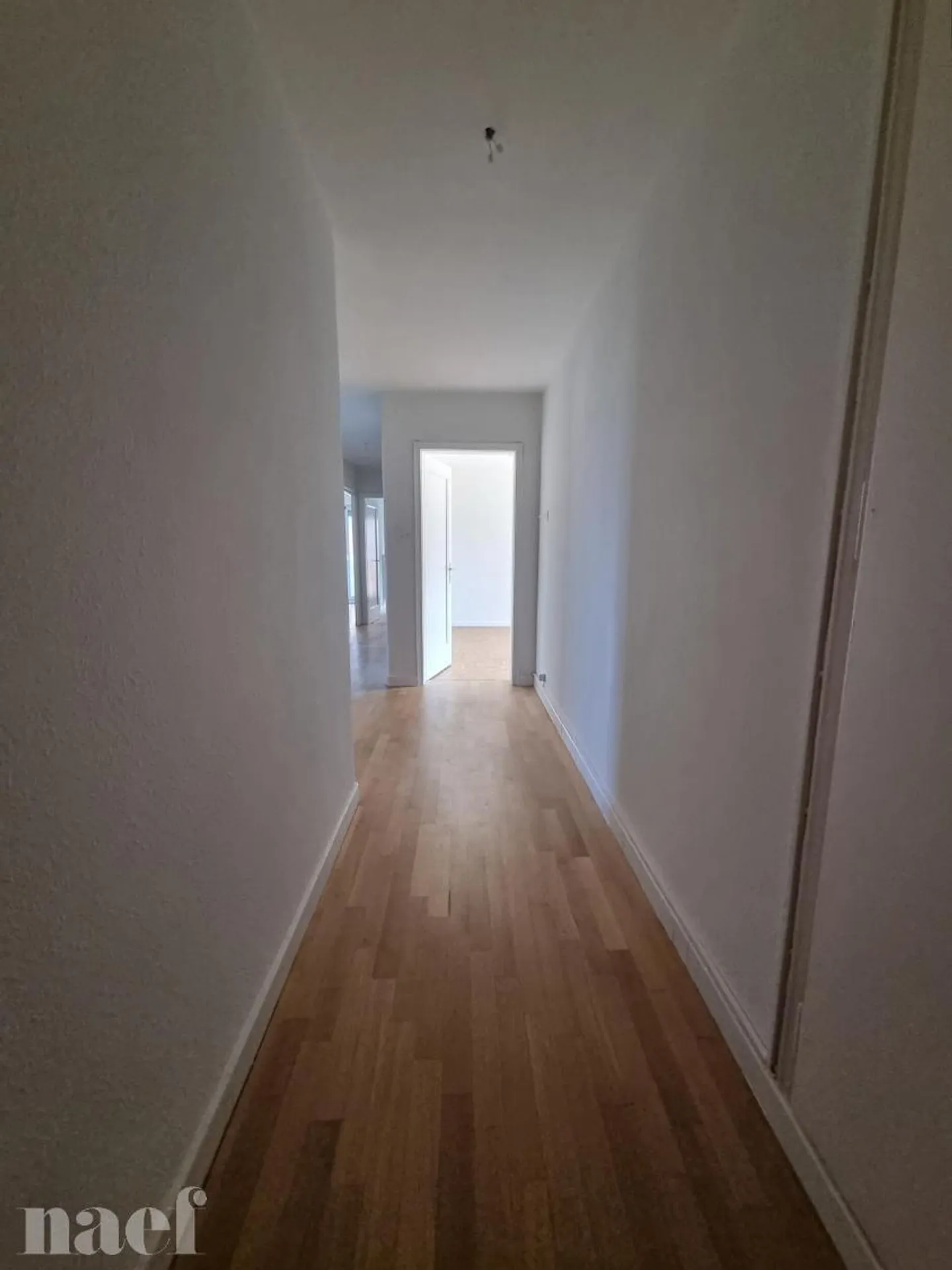4 Zimmer kürzlich renoviert in der Nähe des Zentrums mit Balkon - Foto 8 von 13