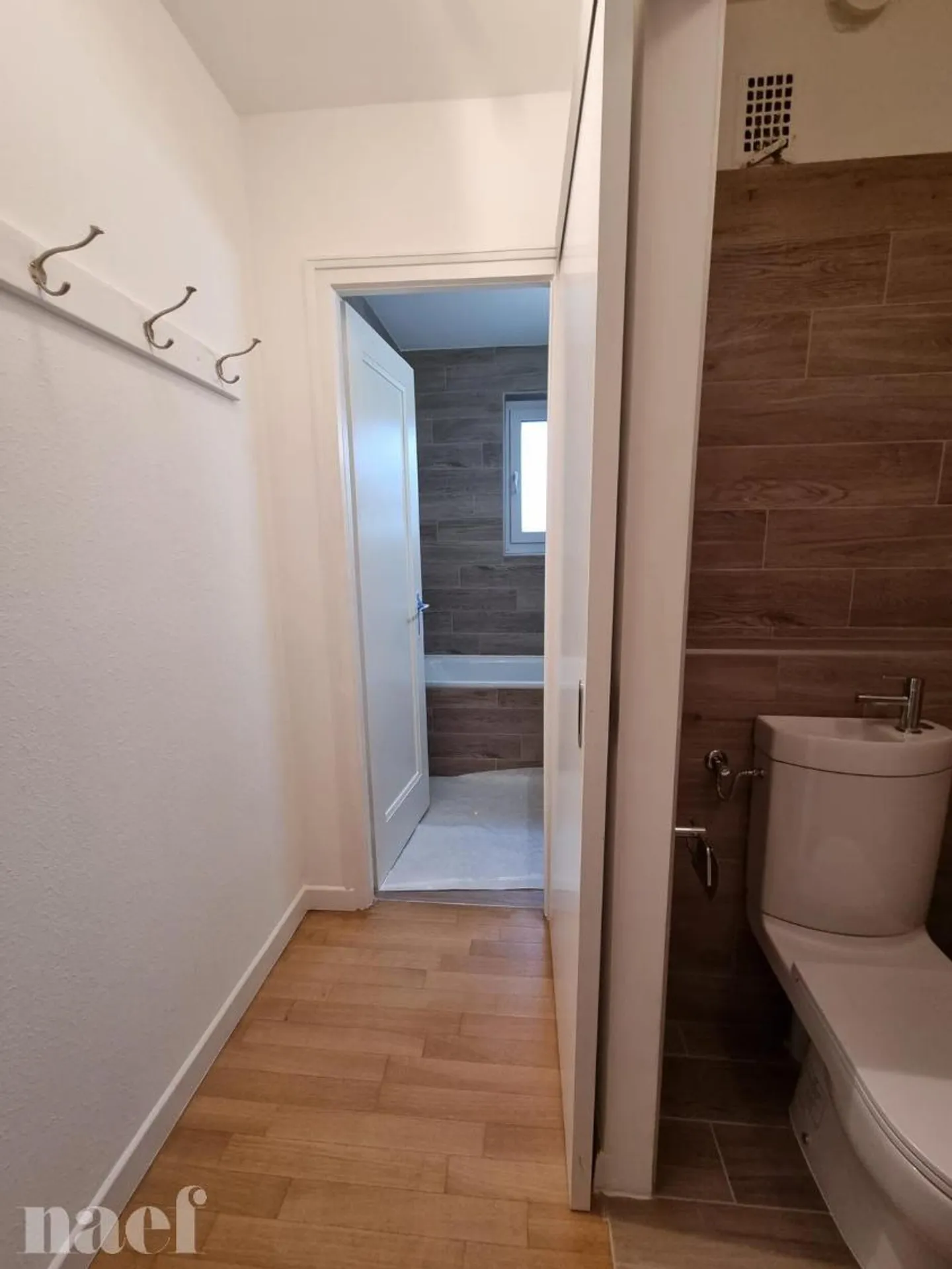 4 Zimmer kürzlich renoviert in der Nähe des Zentrums mit Balkon - Foto 11 von 13