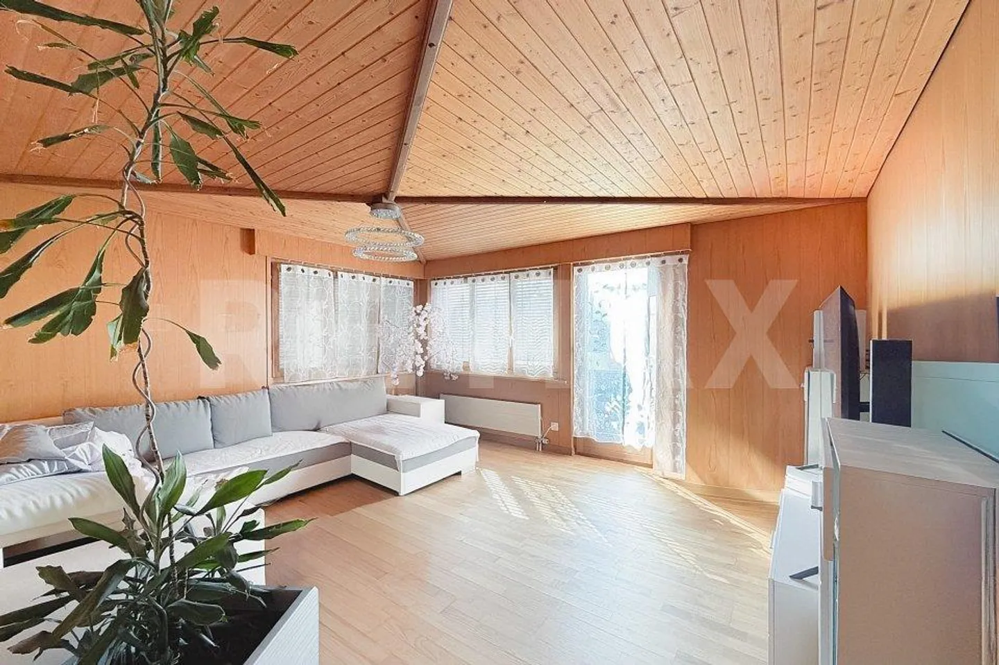 Casa trifamiliare con spazio commerciale - in zona residenziale e commerciale mista... - Foto 4 di 13