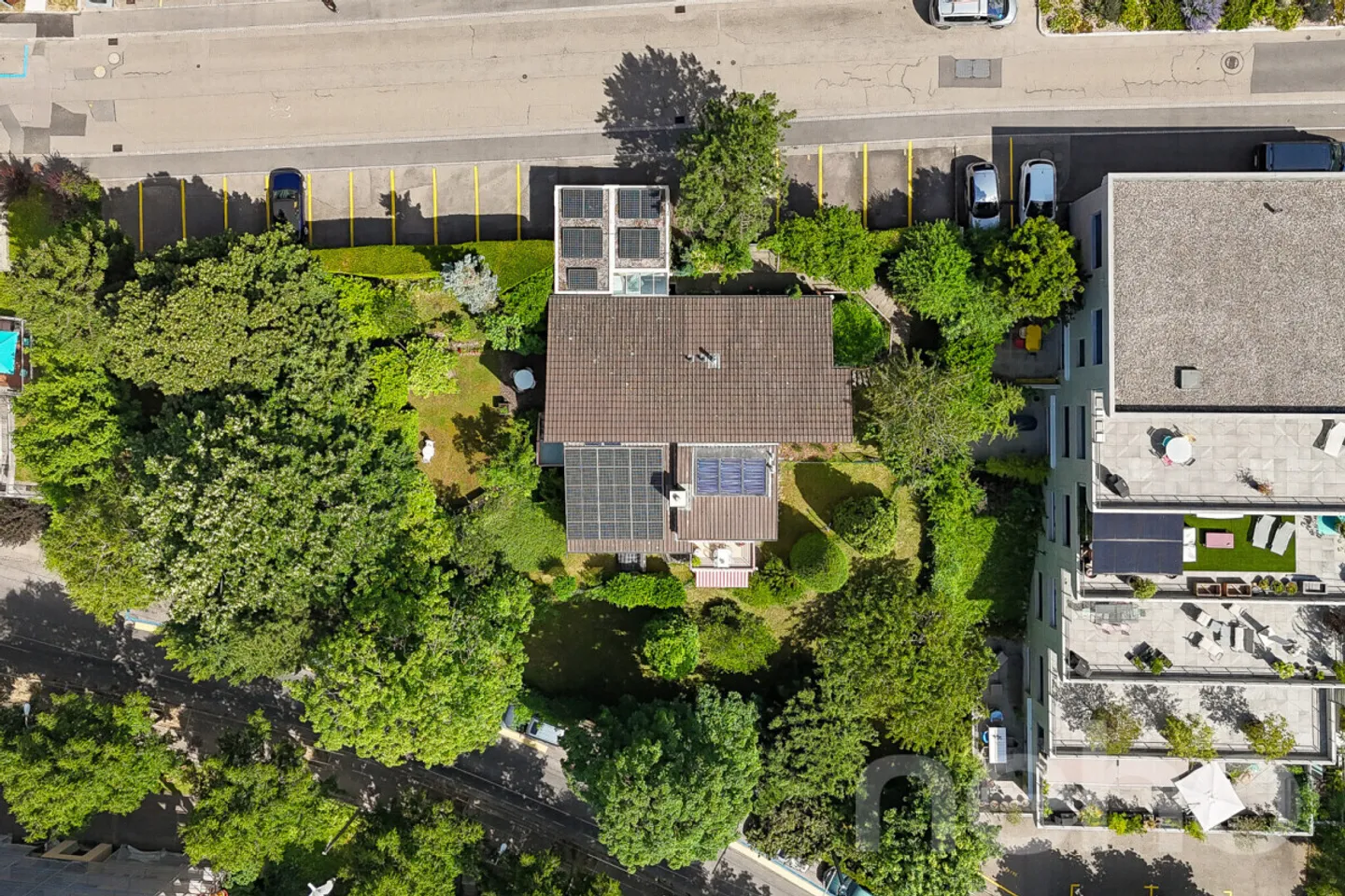 Casa familiare con due appartamenti e grande giardino paesaggistico - Foto 1 di 13