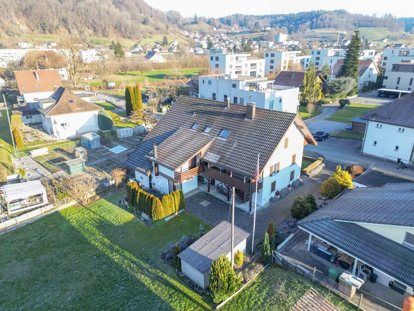 Attractive two-family house with development potential in the heart of... - Photo 2 of 7
