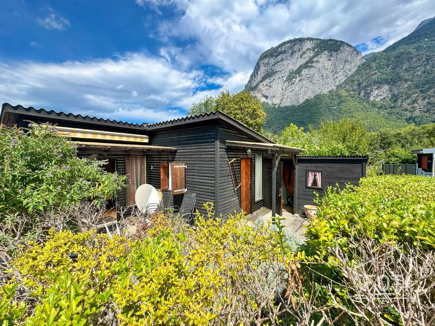 Charming Chalet with Mountain Views - Photo 2 of 11