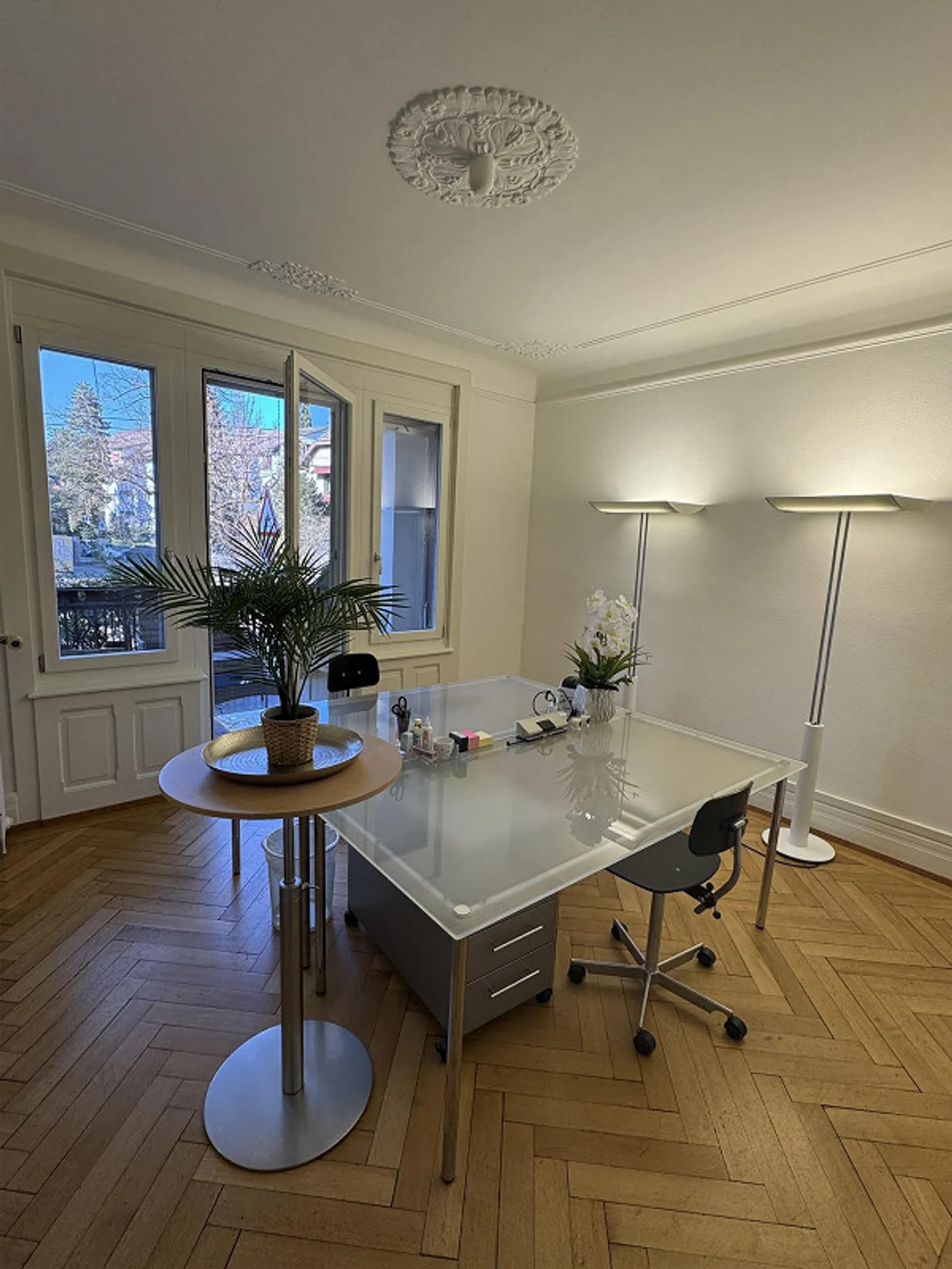 Bureau magnifique dans un bureau partagé (près de Seefeld-Stadelhofen) - Photo 1 sur 3