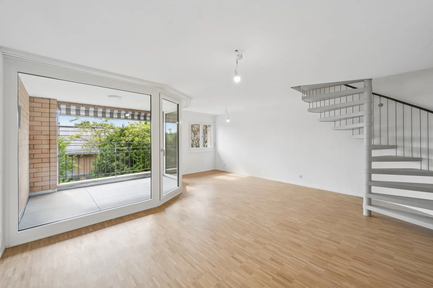 Première occupation après rénovation - Appartement en duplex avec espace de jardin - Photo 3 sur 12