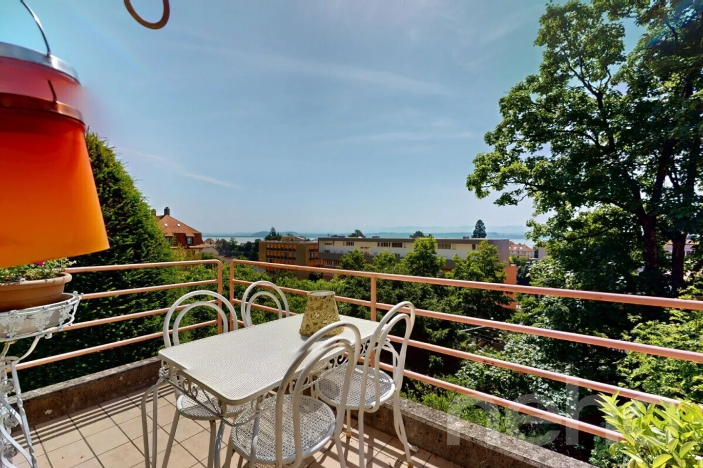 Casa familiare con due appartamenti e grande giardino paesaggistico - Foto 8 di 13