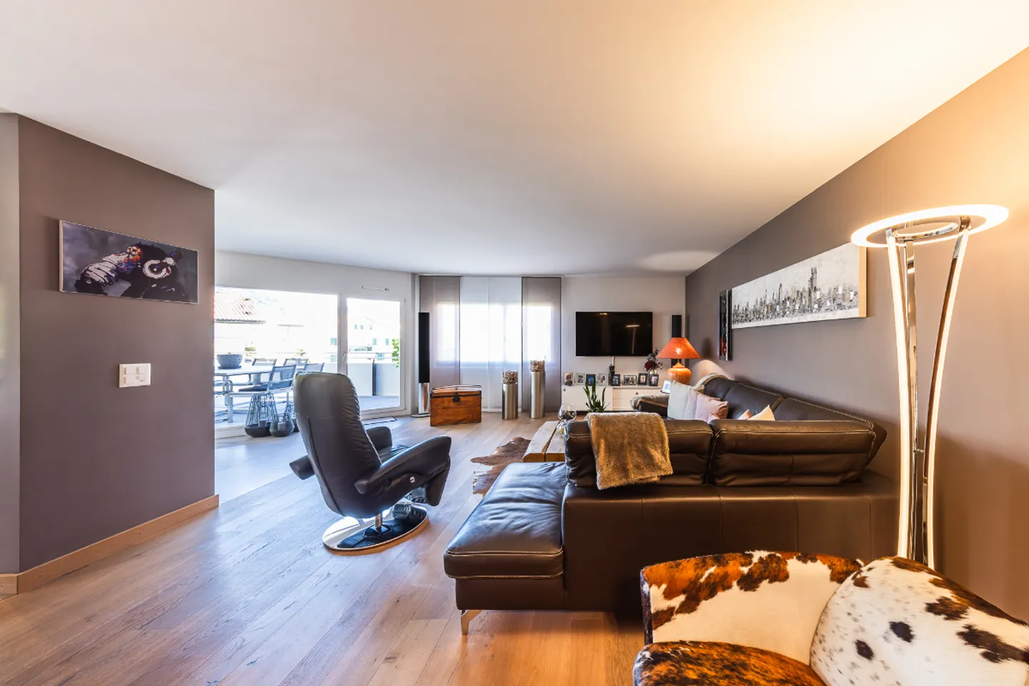 Exceptional penthouse: refinement, elegance, serenity, and panorama - Photo 10 of 13