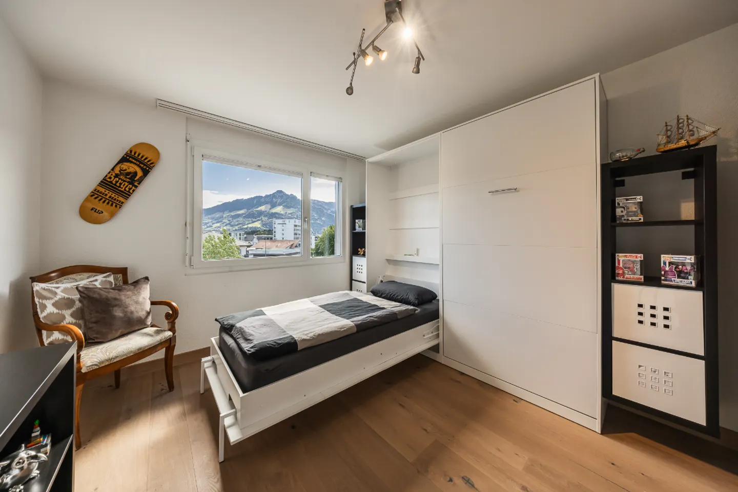 Exceptional penthouse: refinement, elegance, serenity, and panorama - Photo 12 of 13