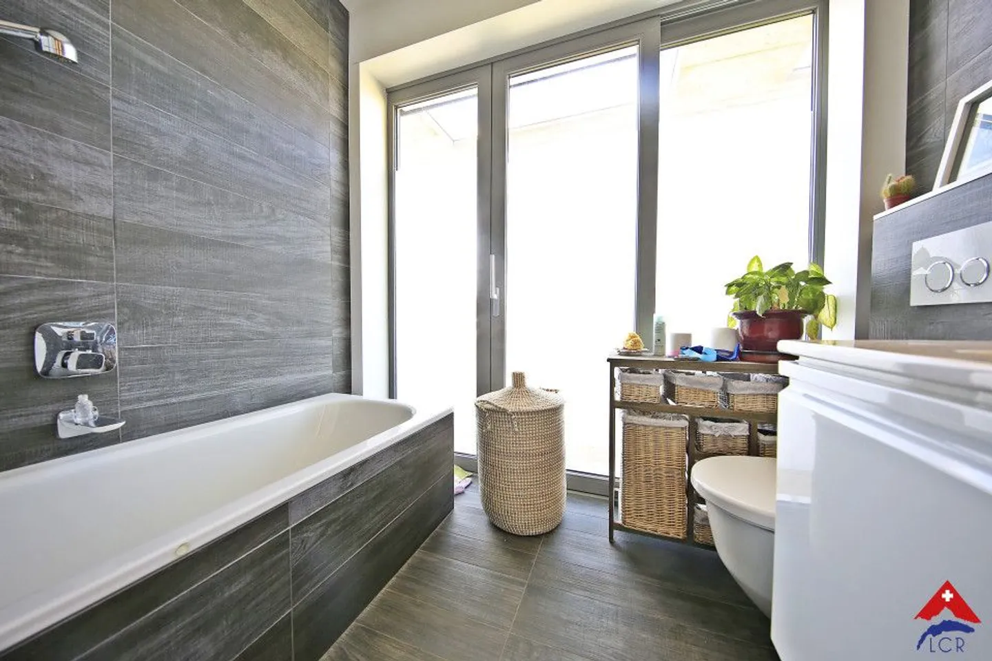 Magnificent villa 6.5p / 4 bedrooms + office / 3 bathrooms / garden and pool - Photo 11 of 13