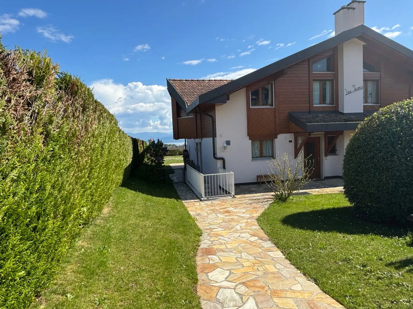 Charmante Villa mit einzigartigem Blick zwischen Genf und Lausanne - Foto 2 von 13