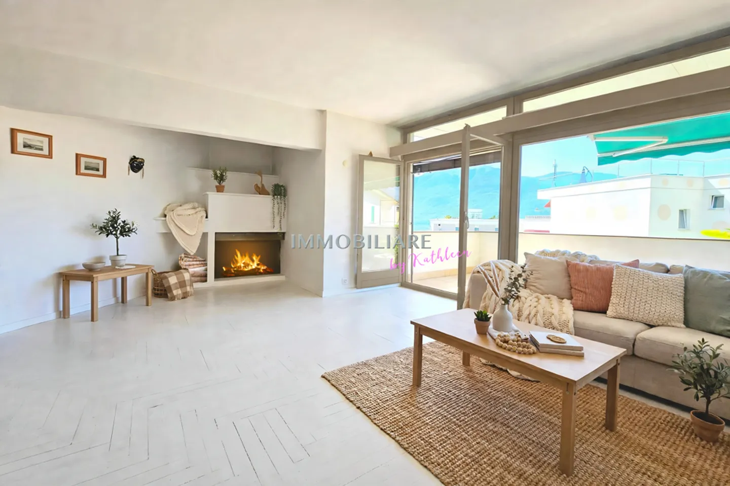 Holiday apartment with lake view from the balcony, fireplace and footpath to the train station - Photo 5 of 13