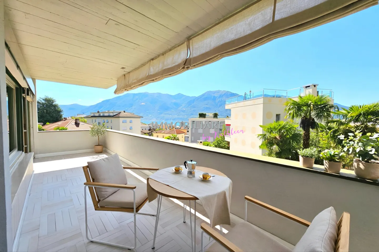 Holiday apartment with lake view from the balcony, fireplace and footpath to the train station - Photo 1 of 13