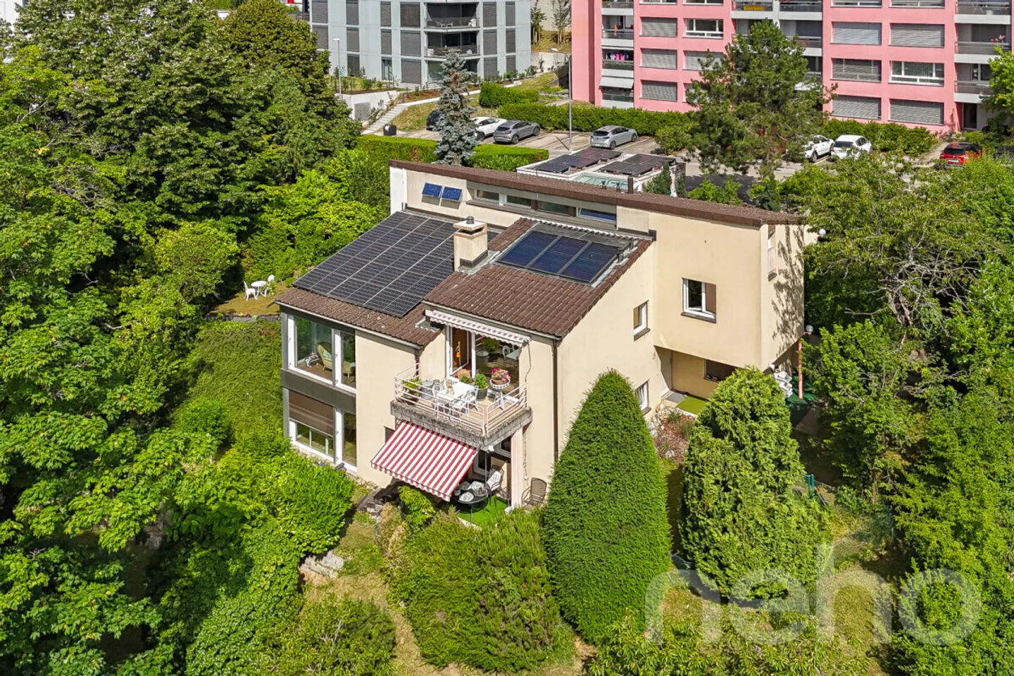 Casa familiare con due appartamenti e grande giardino paesaggistico - Foto 12 di 13