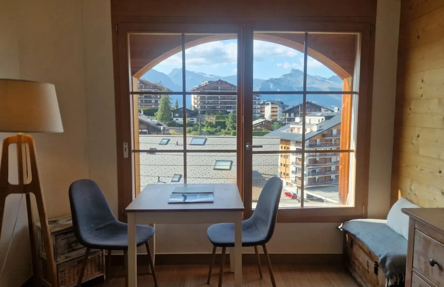 Studio Incantevole con Vista Montagna - Foto 1 di 10