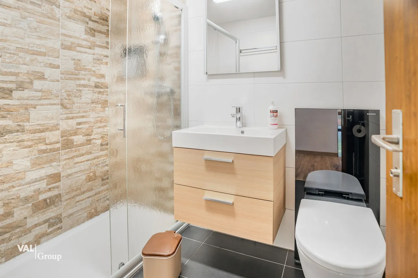 Charming multi-family house with second home status in a central location - Photo 13 of 24