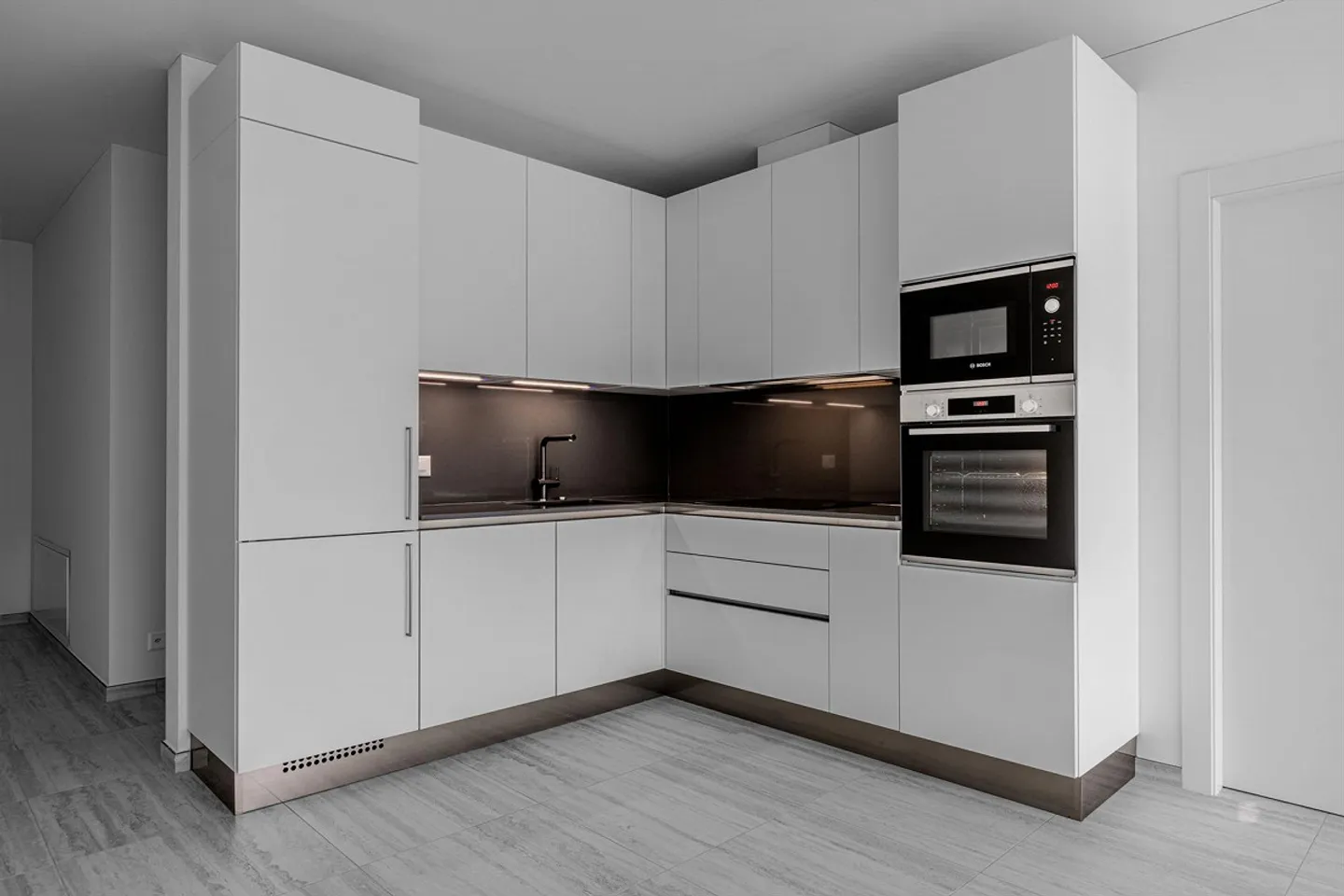 Bel et moderne appartement de 3,5 pièces avec terrasse à Genestrerio - Photo 3 sur 9