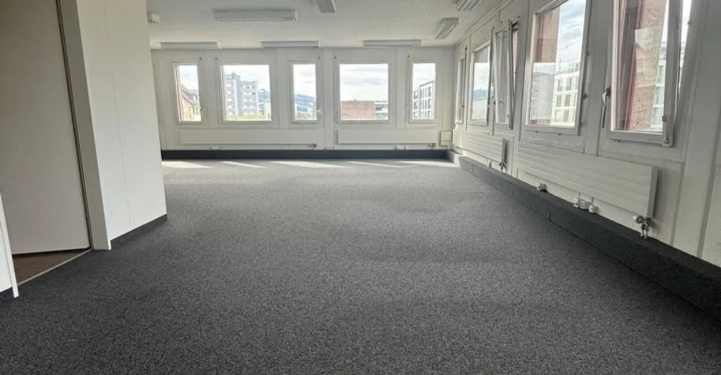 208 m2 di spazio per uffici nel centro di Wohlen - Foto 2 di 6