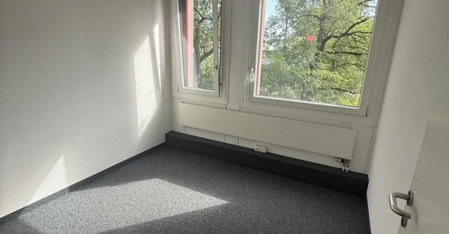208 m2 di spazio per uffici nel centro di Wohlen - Foto 3 di 6