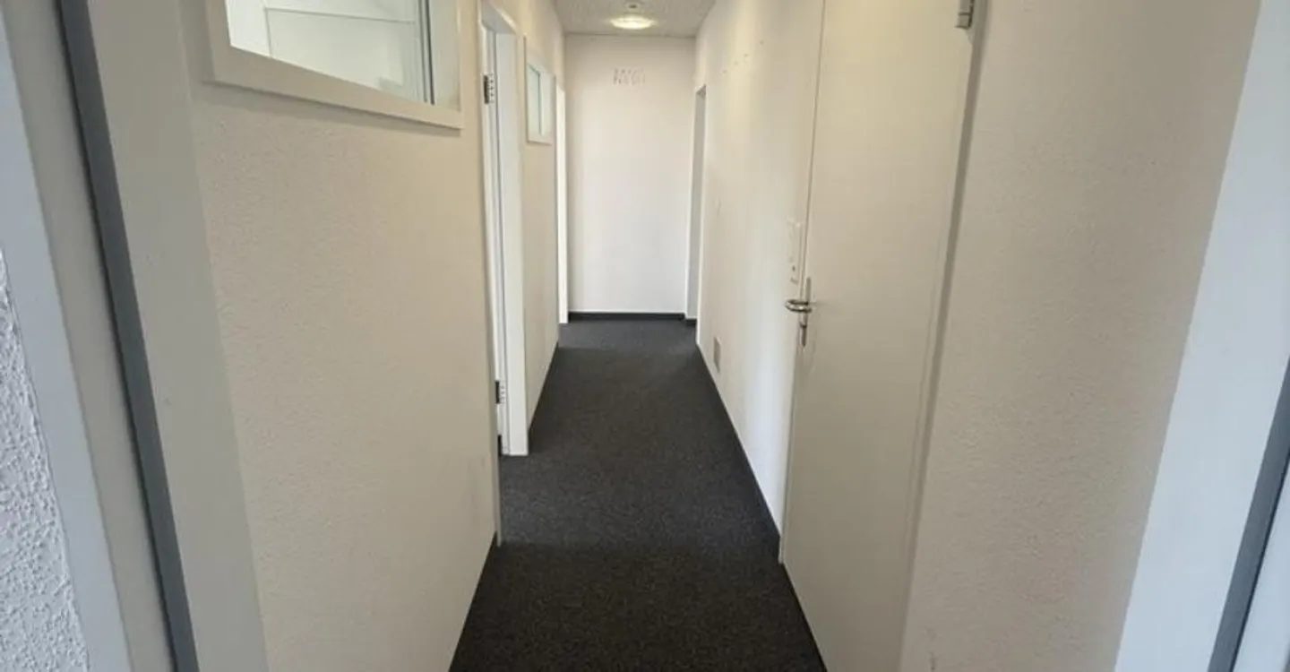 208 m2 di spazio per uffici nel centro di Wohlen - Foto 6 di 6