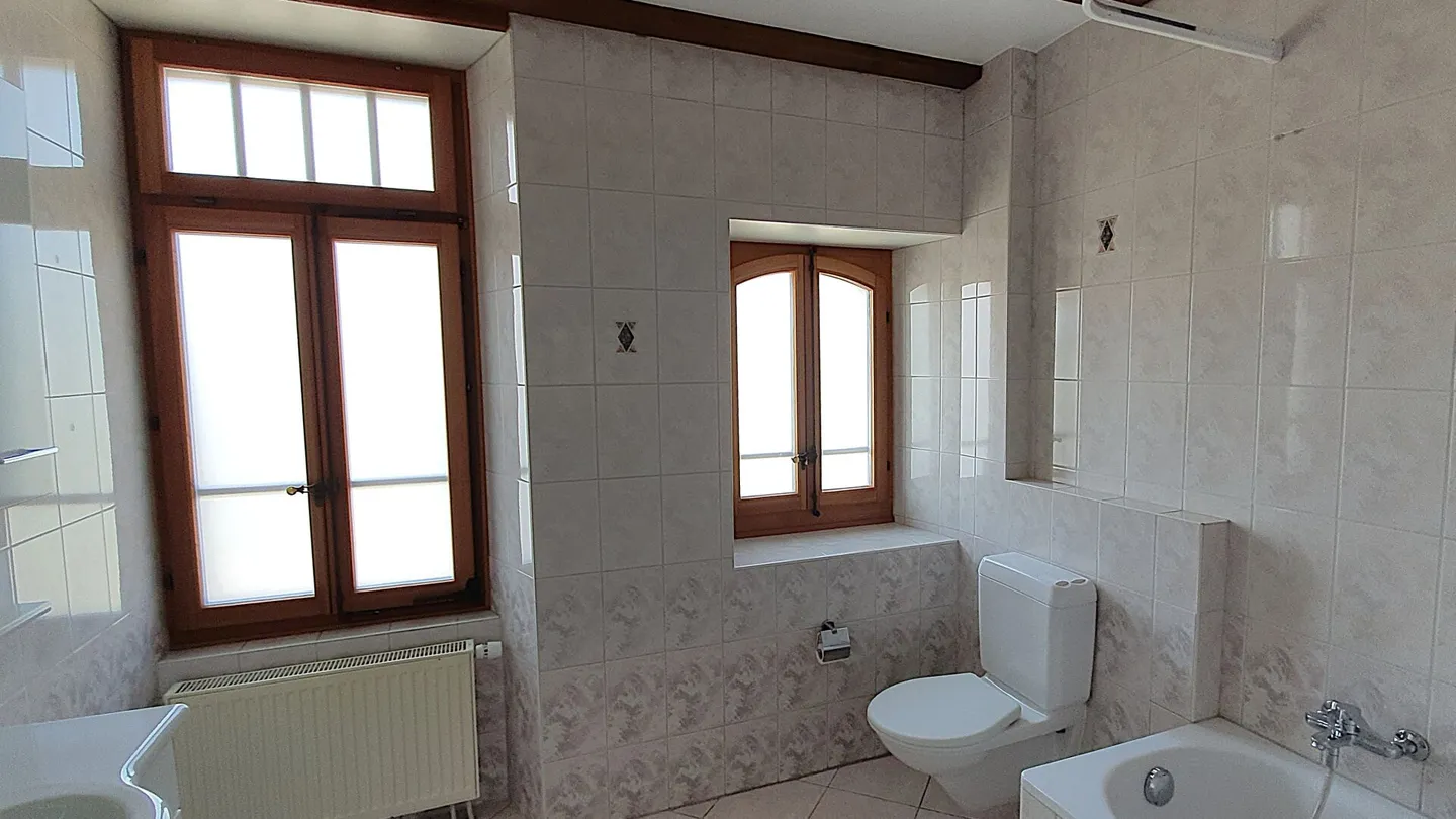 WITH CHARM AND COMFORT - Photo 6 of 6