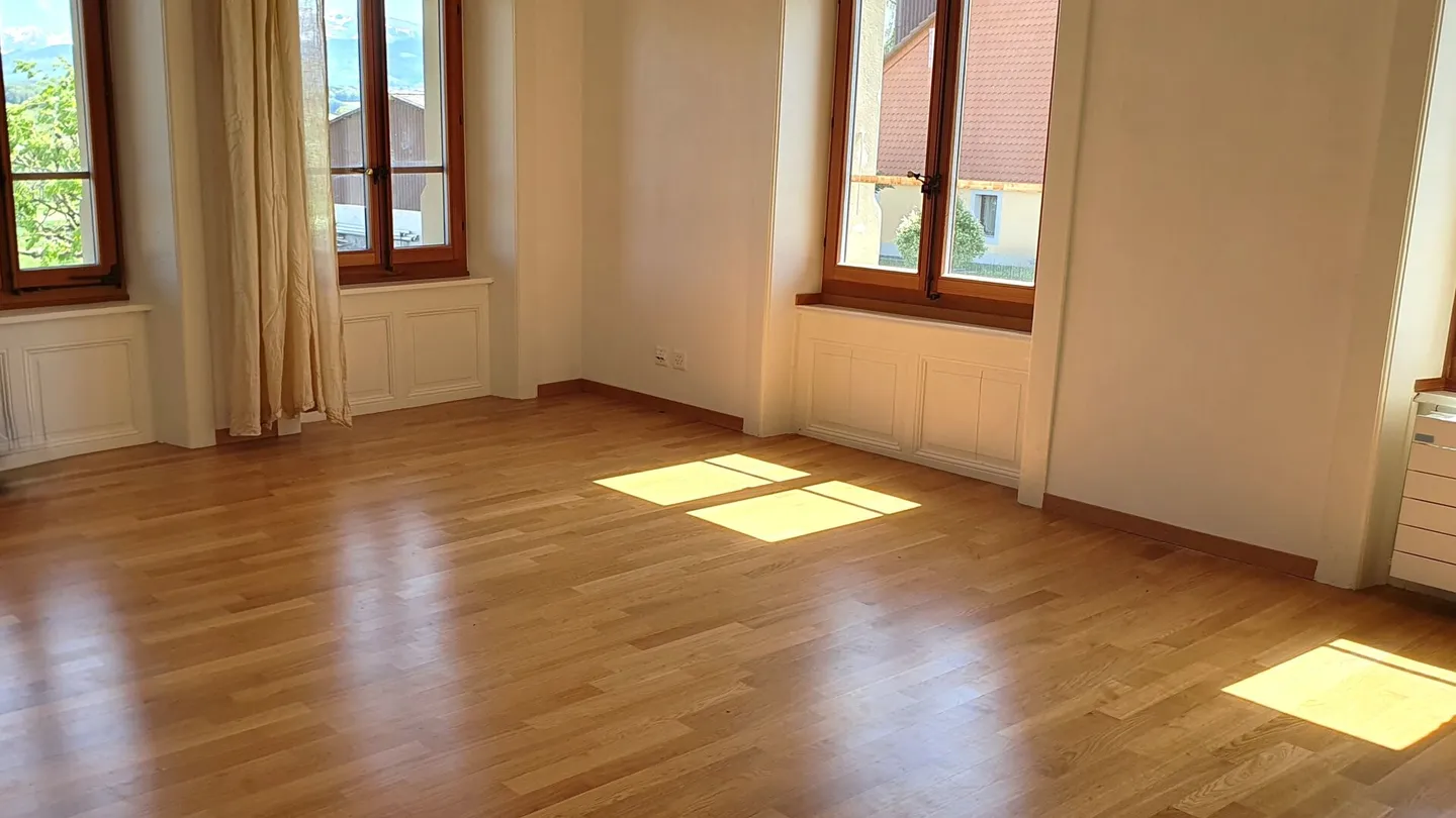 WITH CHARM AND COMFORT - Photo 3 of 6