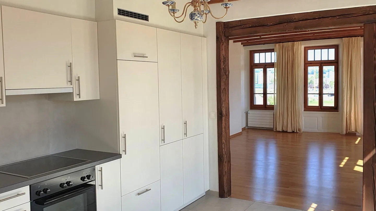 WITH CHARM AND COMFORT - Photo 5 of 6