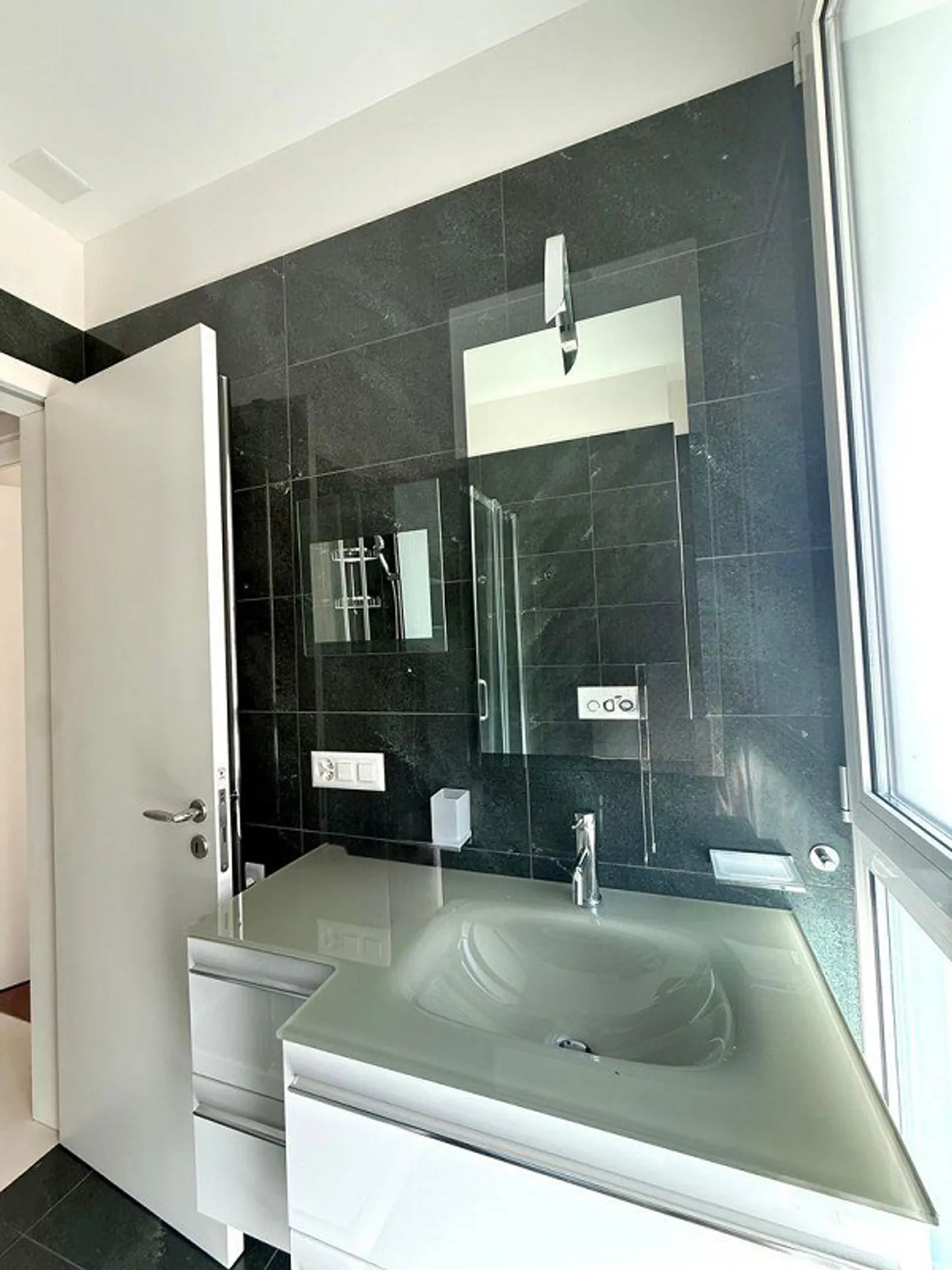 Élégant appartement 3,5 pièces à Lugano - Photo 9 sur 9