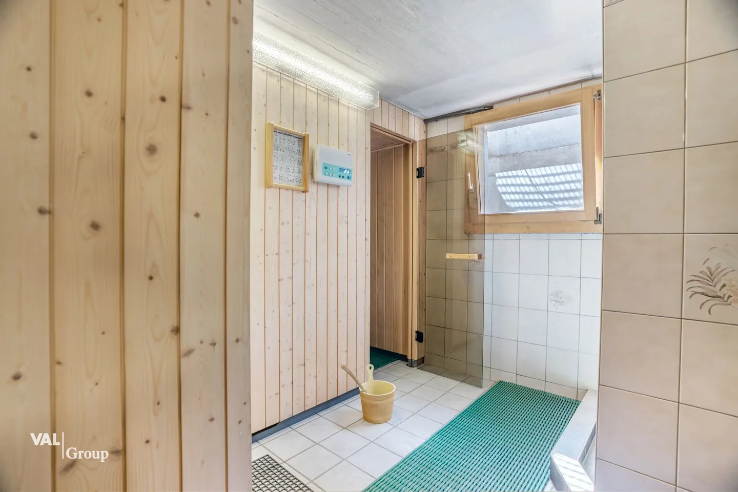 Charming multi-family house with second home status in a central location - Photo 18 of 24