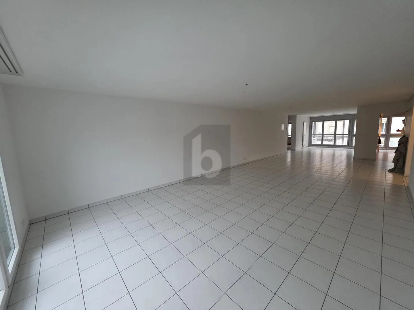 SPACIOUS, RENOVATED AND BRIGHT - Photo 1 of 5