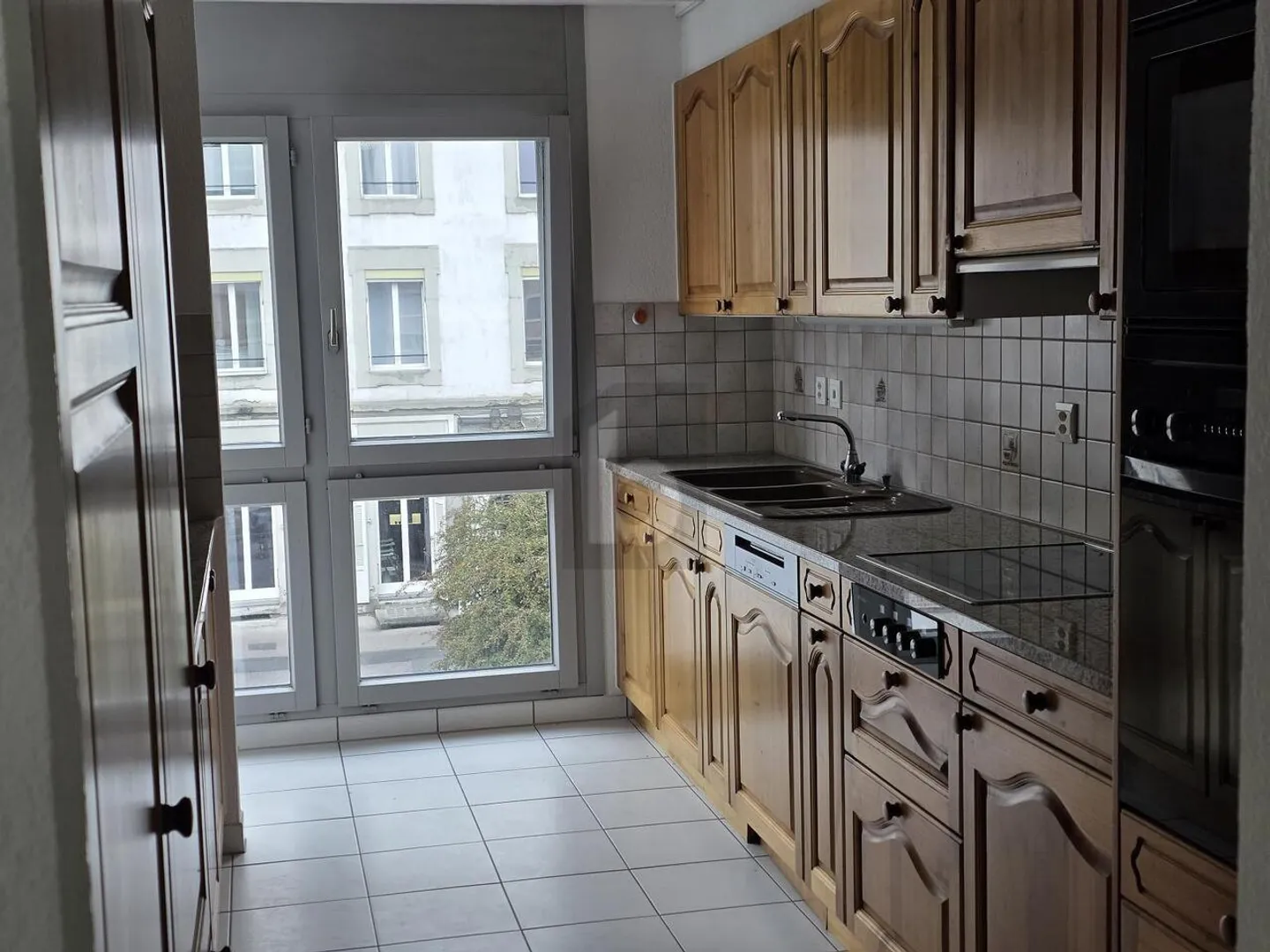 SPACIOUS, RENOVATED AND BRIGHT - Photo 2 of 5