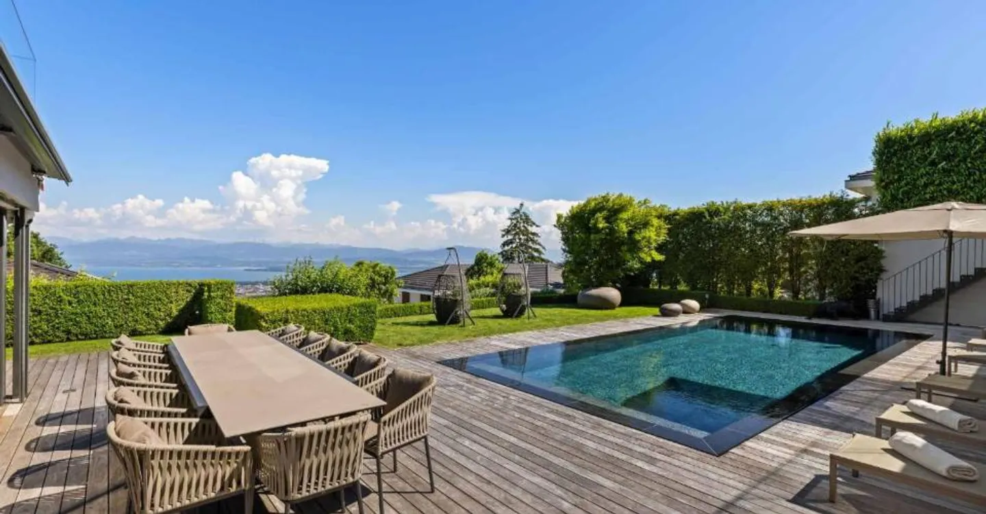 Luxury Villa with Infinity Pool - Photo 9 of 11