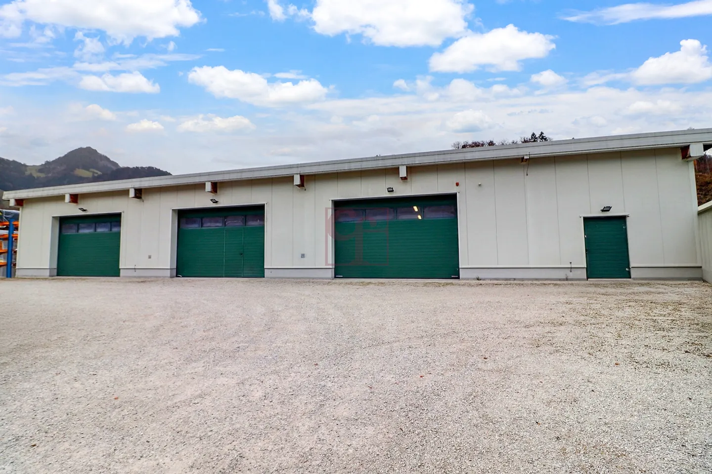 Deposito-officina moderno a Enney - Idealmente situato vicino a Bulle - Foto 1 di 4