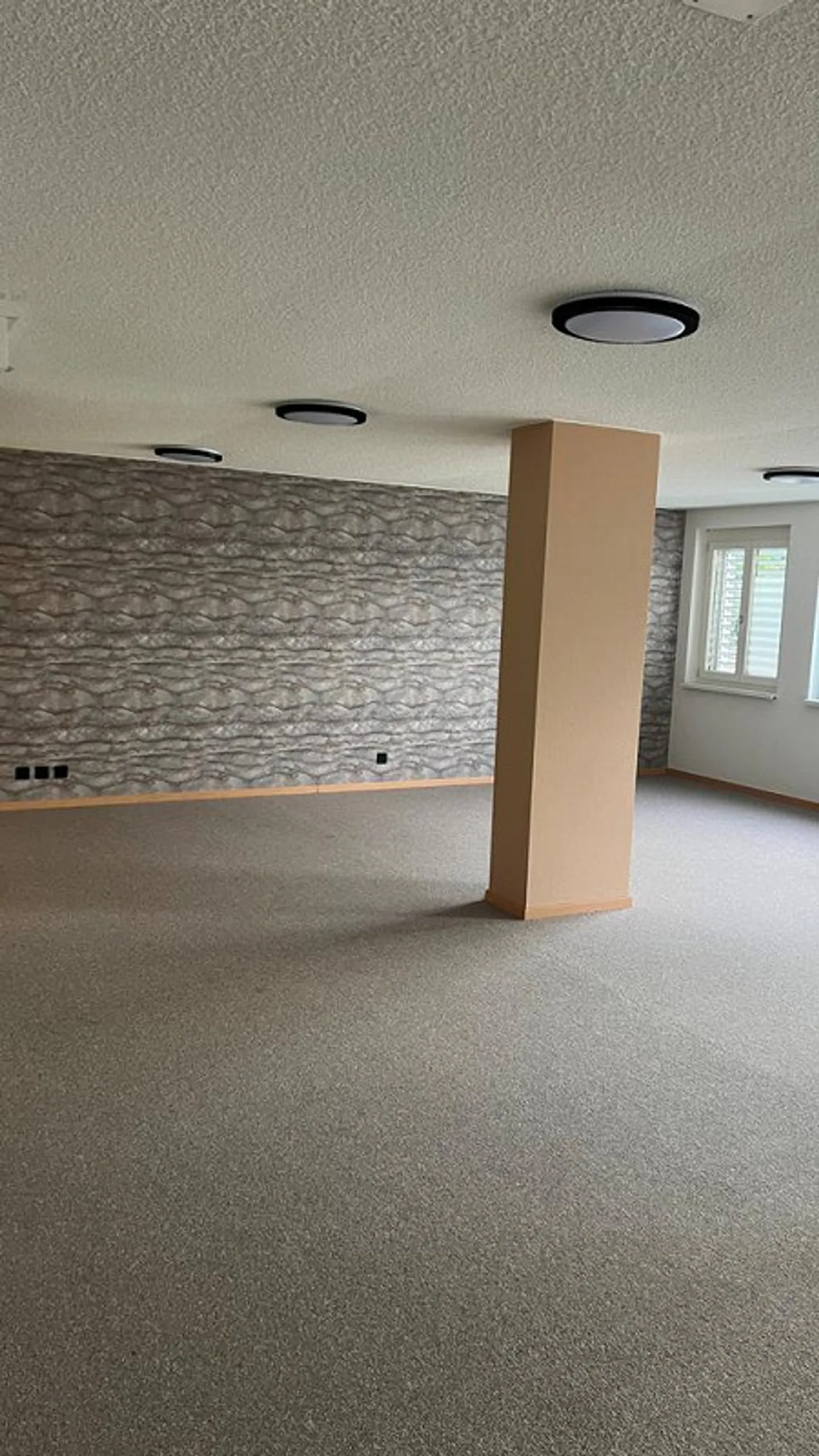 Geräumiger Büroraum mit separatem Eingang - Foto 2 von 6