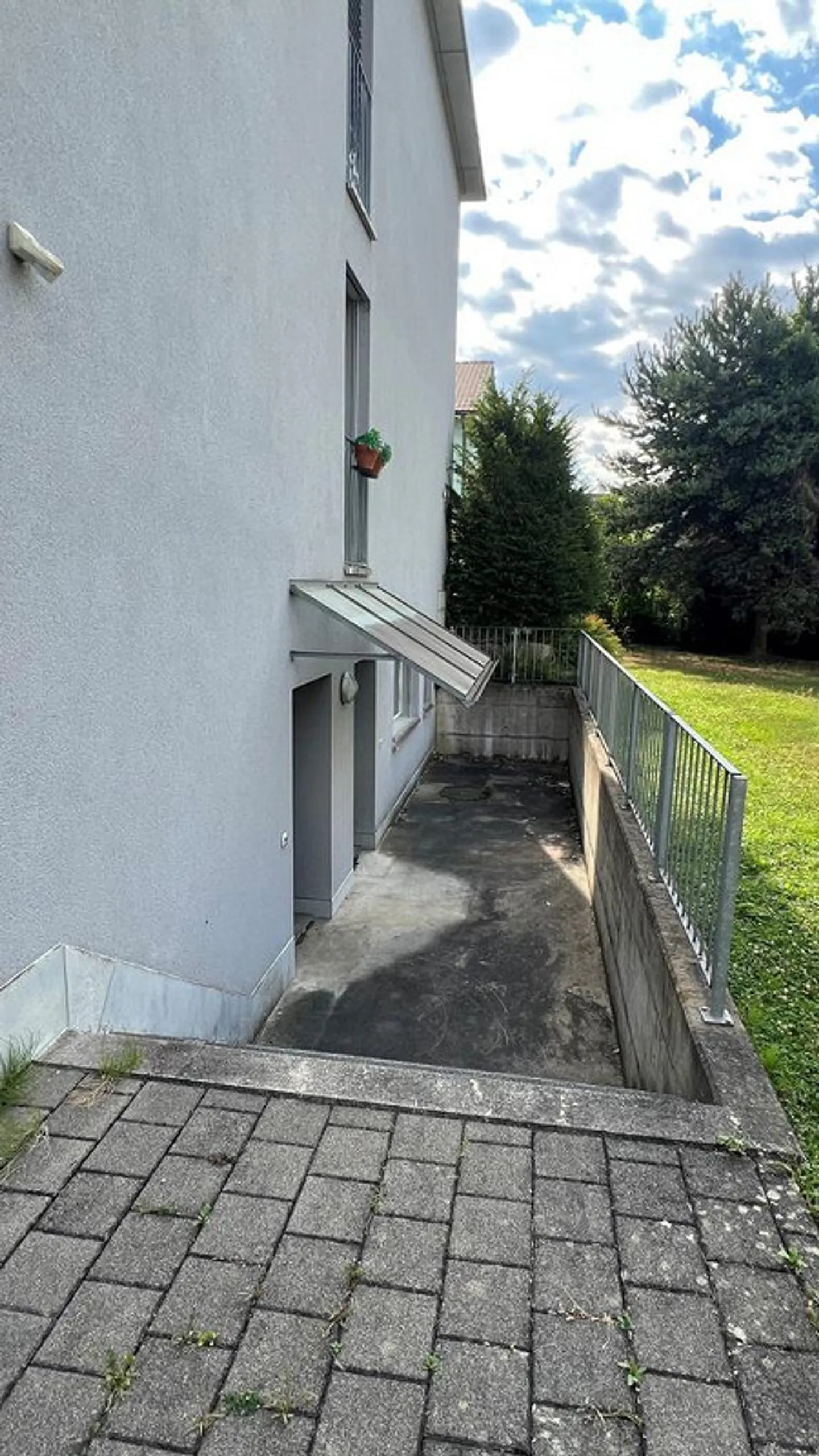 Geräumiger Büroraum mit separatem Eingang - Foto 6 von 6