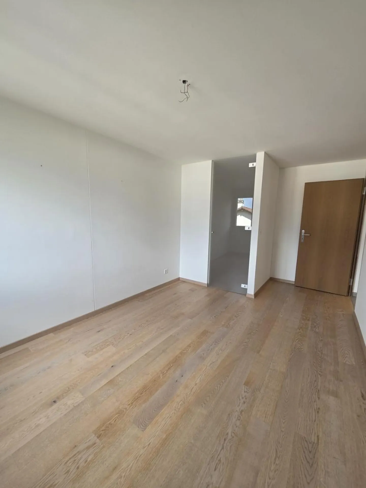 98 m2 Wohnung, 4 Zimmer im 1. Stock, ohne Aufzug - Foto 4 von 12