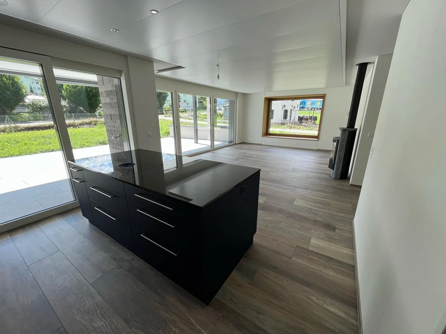 Top Modern 5.5-Room Apartment, Ground Floor (WEST) - Photo 2 of 11