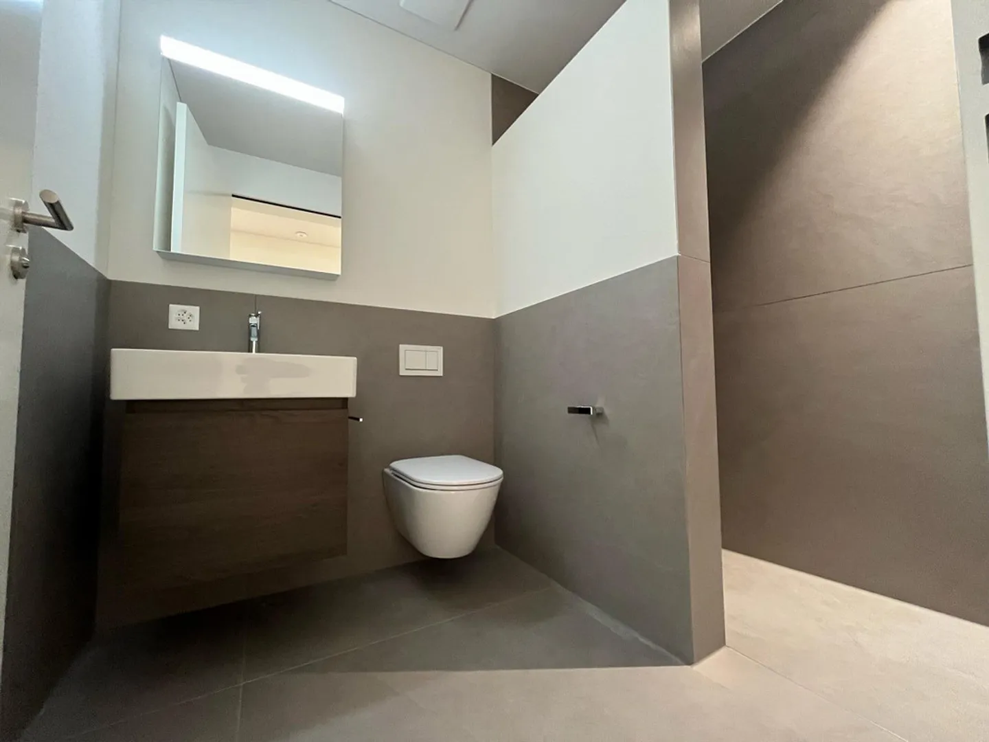 Top Modern 5.5-Room Apartment, Ground Floor (WEST) - Photo 3 of 11