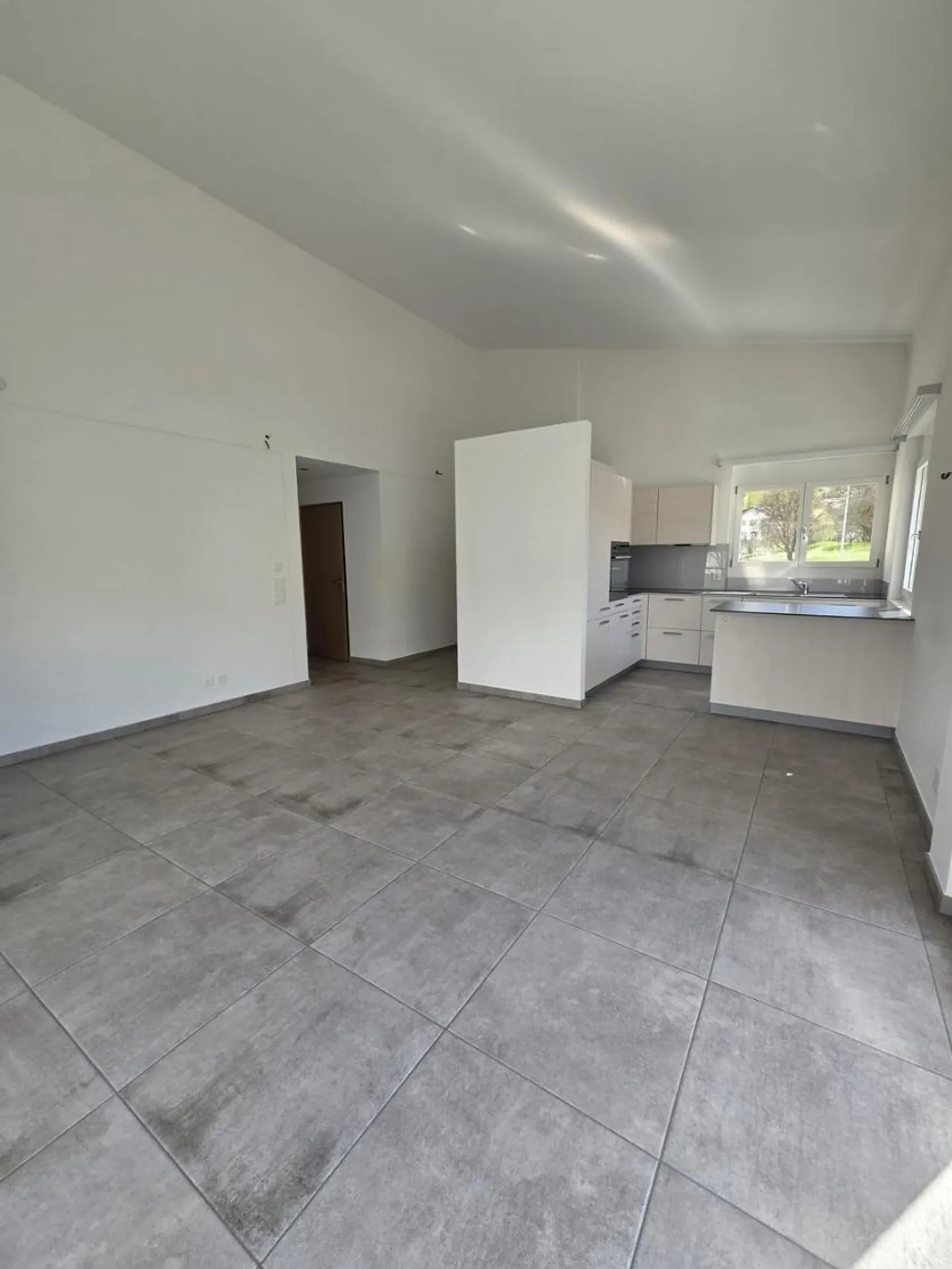 98 m2 Wohnung, 4 Zimmer im 1. Stock, ohne Aufzug - Foto 9 von 12