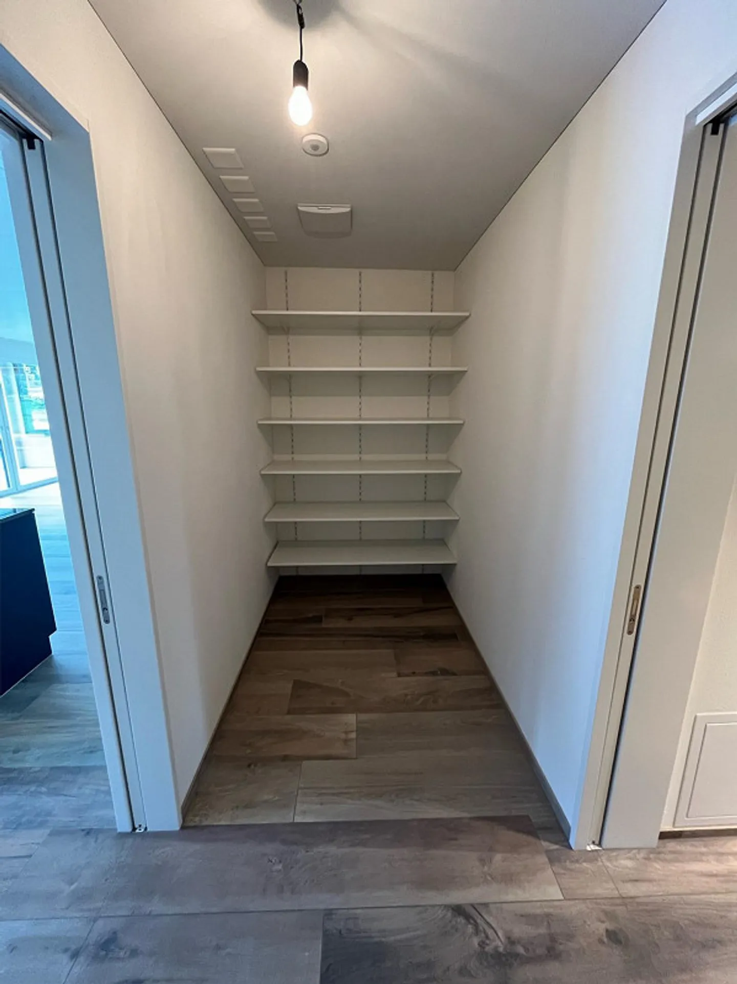 Top Modern 5.5-Room Apartment, Ground Floor (WEST) - Photo 7 of 11