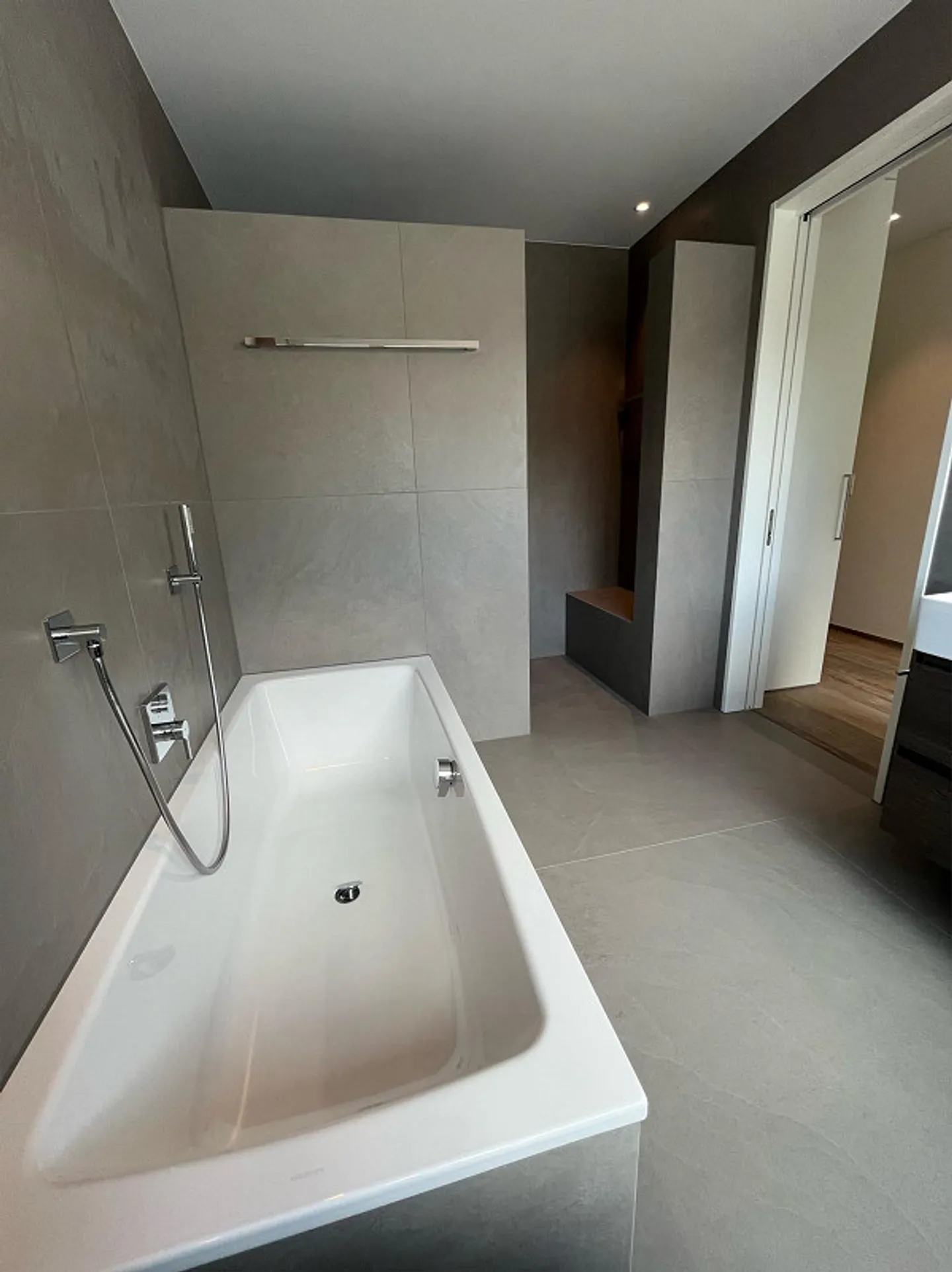 Top Modern 5.5-Room Apartment, Ground Floor (WEST) - Photo 6 of 11