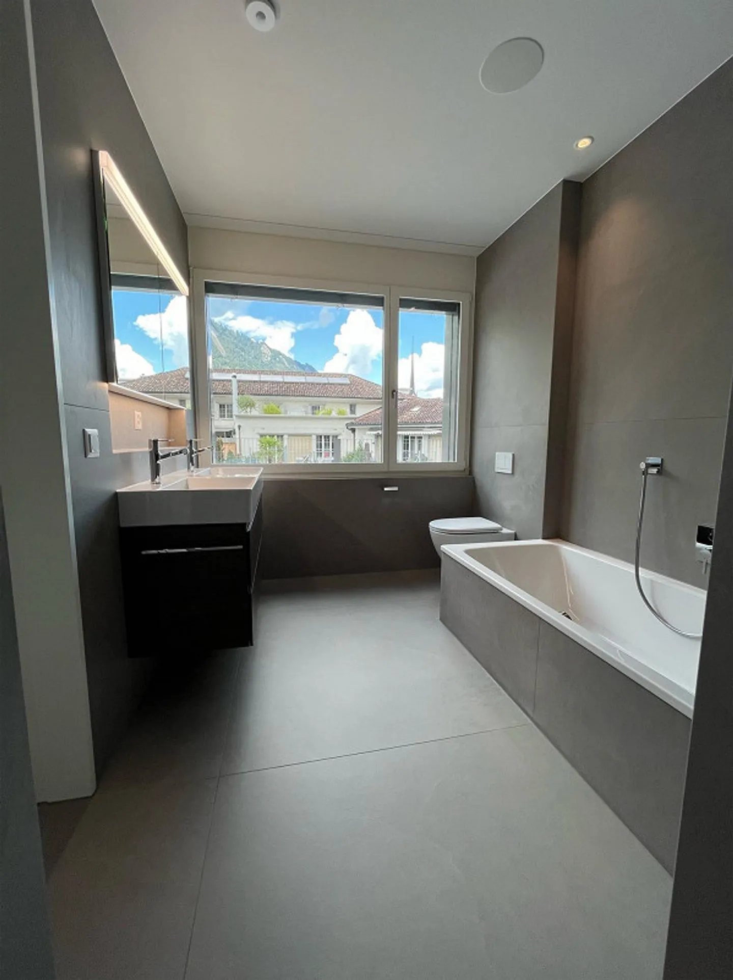 Top Modern 5.5-Room Apartment, Ground Floor (WEST) - Photo 10 of 11