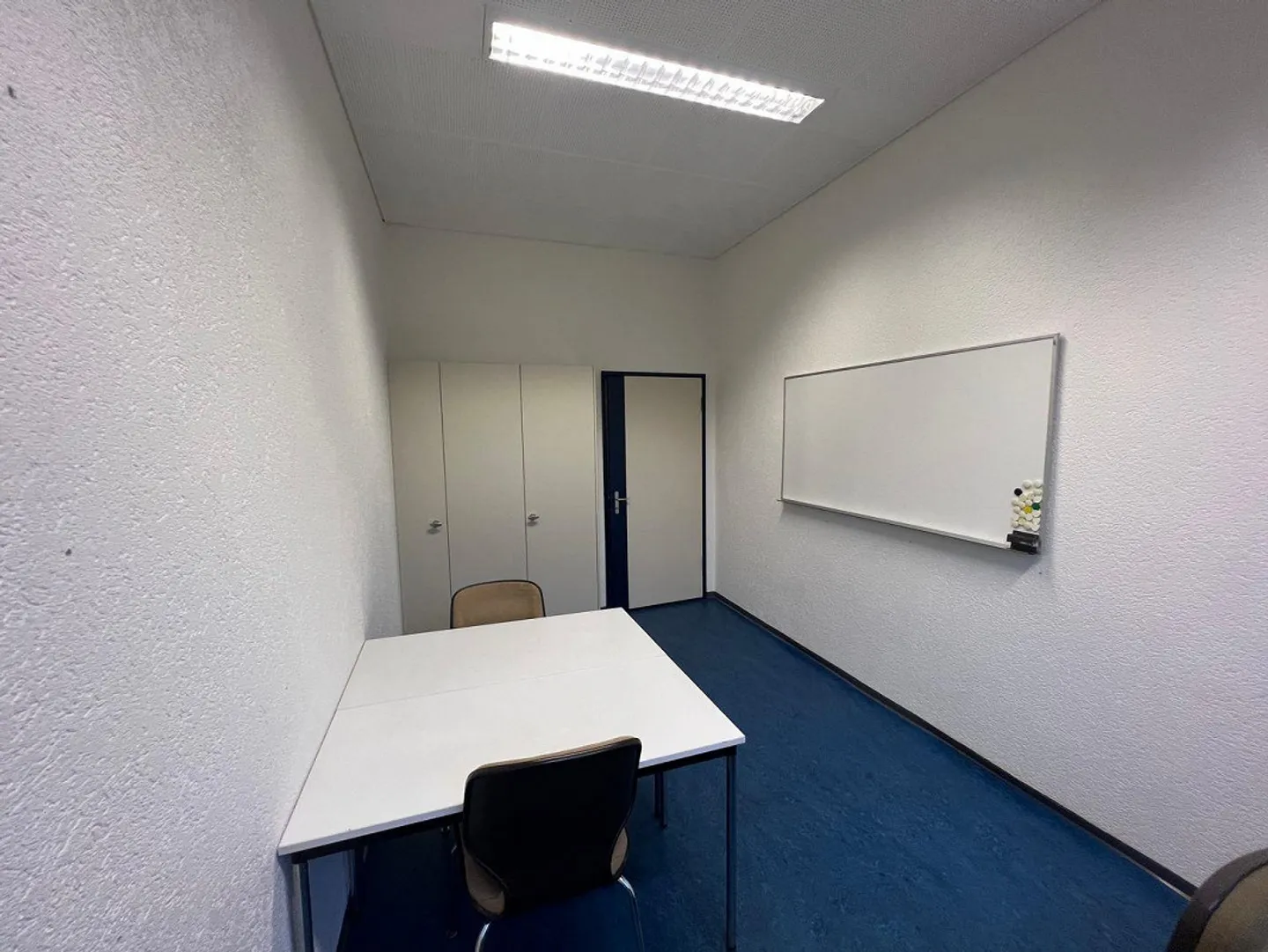 Espaces commerciaux, de stockage et de bureau à louer à partir de 30m2 - Photo 5 sur 9