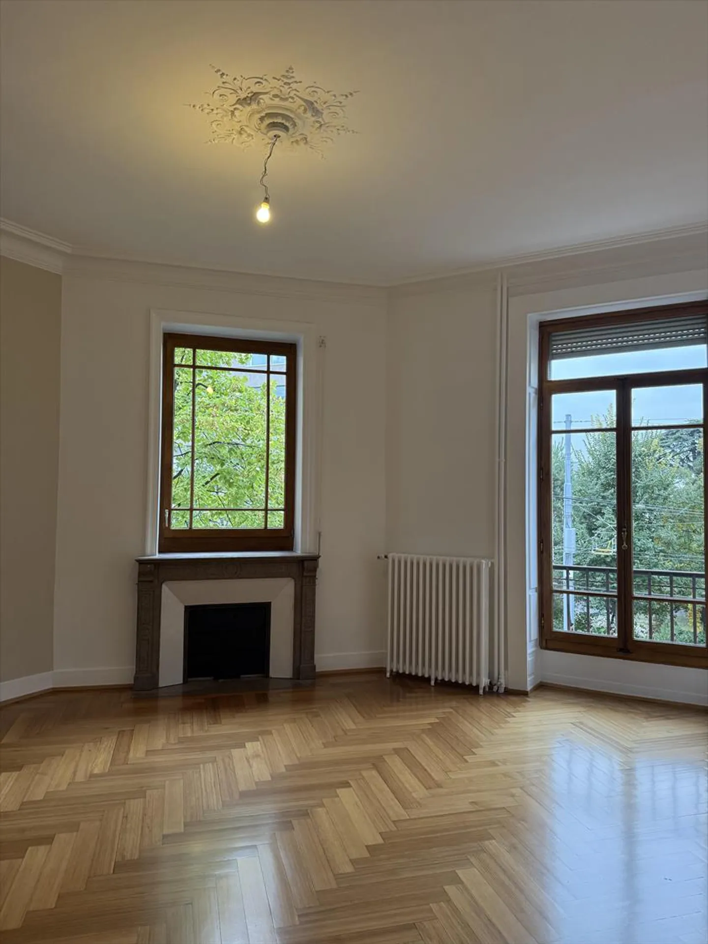 Bel objet d'environ 171m2 situé au 1er étage, en plein coeur du Quartier de Cham - Photo 4 sur 7