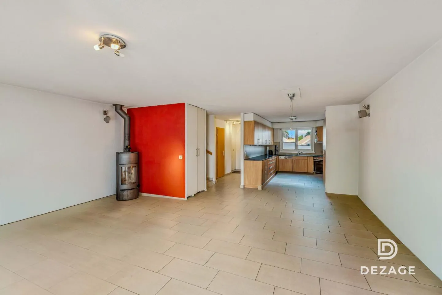 Bright duplex just steps from urban centers - Photo 3 of 13