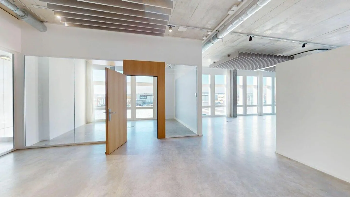 Flexible office space in a prime location - Photo 6 of 9
