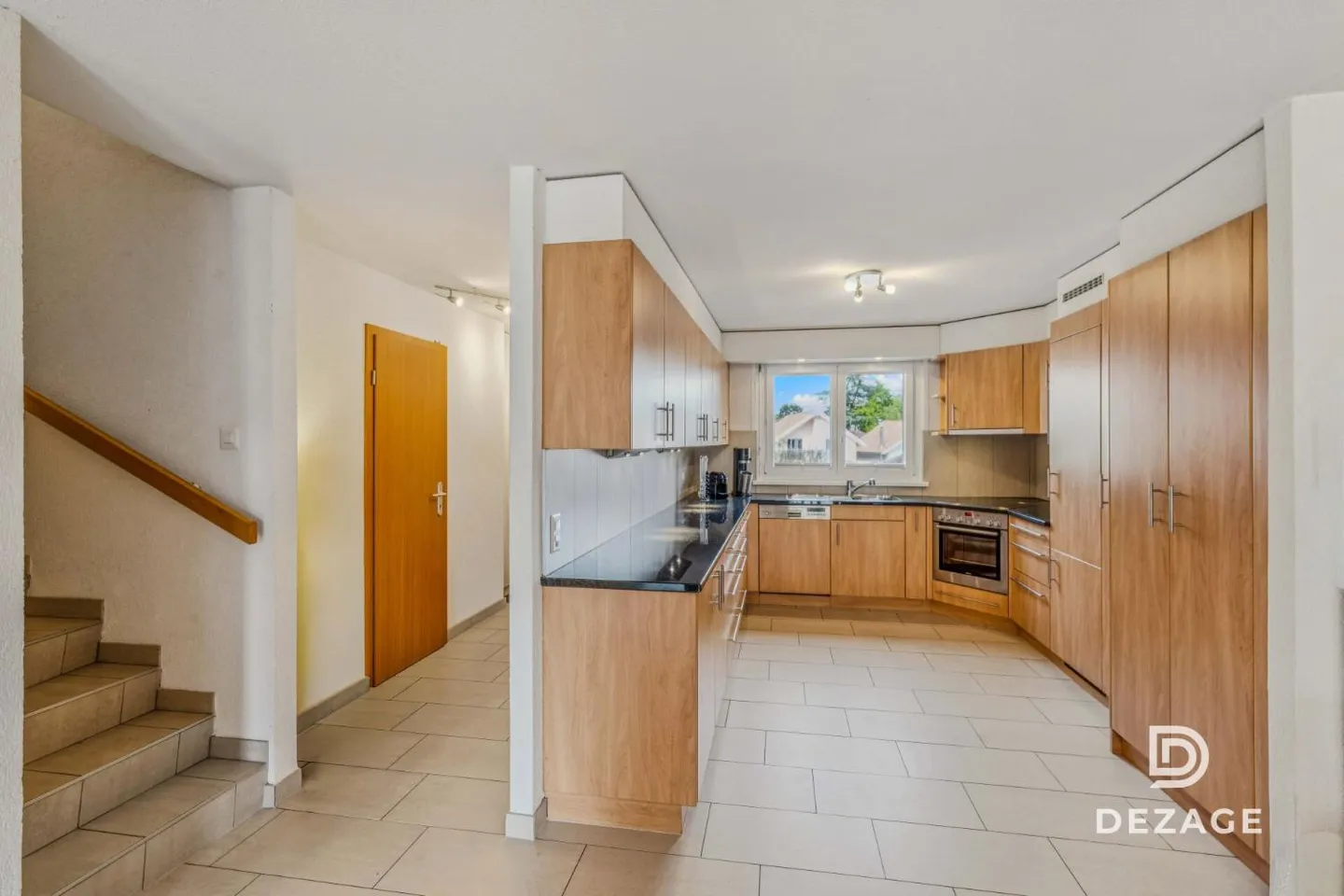 Bright duplex just steps from urban centers - Photo 9 of 13